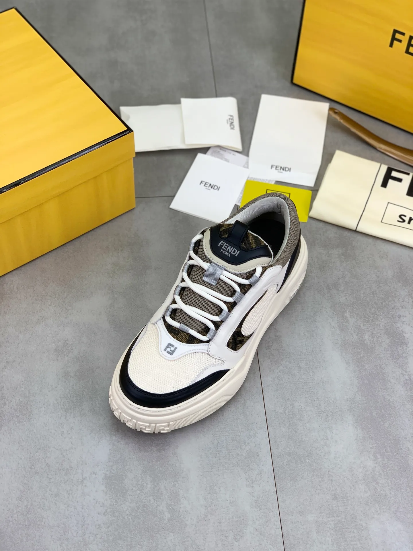 Men's Men's Shoes 💰P740 New Style 💰💎💎💎Summer Hot Style [FENDI Fendi] Top Version 🆕New slip-on sneakers, wavy soles engraved with original words. Embossed Fendi Flow lettering on the heel. The upper is made of high-end calfskin and breathable materials. Original lining with tone-on-tone details decorated with innovative handcrafting techniques. Ultra-light and wear-resistant TPU and IP foam soles, overall lightweight and comfortable. Size:39-44 (38 45 can be customized)